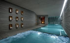 Douche Italienne Hammam Jacuzzi Interieur Piscine Salle De Gym Sauna Spa De Nage Bain Norgevien Sur La Terrasse En 2020 Jacuzzi Interieur Location Chalet Chalet