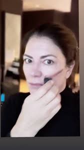 WOULD you like to reclaim even just a few minutes of your morning back? ☕️✨  Well here’s my 5min AM routine! It’s so easy, you can do it anywhere