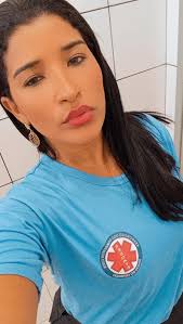 Boa noite .... Tenho 43 anos . Moro em Tubarão.