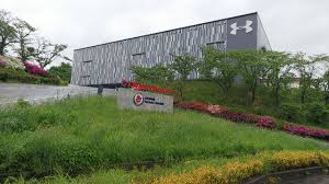 アンダーアーマーが国内スポーツアパレルの売り上げtop10に入るまで成長。 12月、関連団体である一般財団法人日本スポーツ振興会が主催し、ドームが特別協賛する、「第1回アンダーアーマーカップ イン クマガヤ」が開催 。 2010年 6月5日、日本初となる. ãƒ‰ãƒ¼ãƒ  ä¼æ¥­ Wikiwand