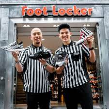 Geniet van elk moment met onze collectie van zomerklare items. Foot Locker Investiert 275 Mio Dollar Schuhkurier