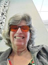 Do glasses help with macular degeneration vision?