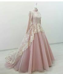 It was an explosion of this fluffy pink bohemian vibe meets rustic colorado river ranch. Gonul Kolat Susam Pakaian Pernikahan Gaun Pengantin Gaun Pengantin Sederhana