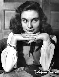 Belgin doruk güzelliğinin ve şöhretin doruklarında. 1953 Turkiye Ikinci Guzeli Belgin Doruk Eski Sac Modelleri Portre Aktrisler