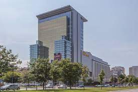 On april 6, 2020 polsat 1 changed its logo and graphic design along with neighboring polsat channels. Biuro Polsat Hq Ul Ostrobramska 77 Warszawa Praga Poludnie Bazabiur Pl