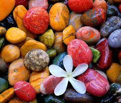 Stones art czyli kamienie diy. Pebbles In The Stream Bbmaui These Little Colorful Pebbles Are Actually From The Aegean Sea Explosion Of Color Lo Rock And Pebbles Stone Stone Wallpaper