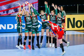 Mivel akkor még azt hittem, hogy jövőbeni munkahelyem lesz a magyar labdarúgó válogatott, így állandóan be voltam zsongva. Az Edzoparos Marad A Felallas Valtozik A Magyar Noi Kezivalogatottnal