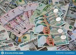 Saudi-arabische Währung Mit US-Währung Und ägyptischen Banknoten.  ägyptische Pfund Saudi Riyal Und Amerikanische Dollar. Stockfoto - Bild von  banknote, dollar: 215137524