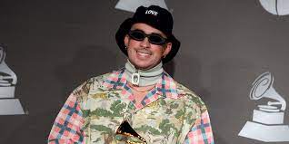 Bad bunny reveals why he's 'happy' to go public with girlfriend after 3 years of dating in when he released his new song, bad bunny also dropped a major bombshell: Who Is Bad Bunny S Girlfriend Meet Gabriela Berlingeri
