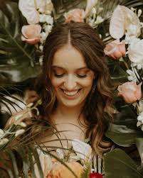 That newlywed grin😁 Couple: @taylor_lee_ann & Jack Sparkman Photo:  @katiemorganphotography Venue: @laventuregrove