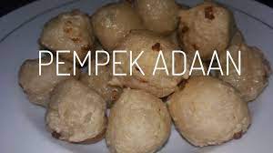 · campur tepung terigu dan air mendidih, aduk rata pakai spatula/sendok. Cara Gampang Membuat Pempek Adaan Tanpa Ikan Anti Gagal Life Style News