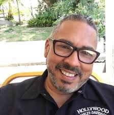 Un día como hoy 9 de diciembre 1957, en Camuy Puerto Rico, nació Josué  Rosado. Excelente vocalista y corista. Comenzó a dar sus primeros pasos  profesionales en la salsa formando parte de