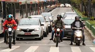 Para os motociclistas, a nova lei restringe a circulação de crianças na garupa das motos. Ygg M6h7ygq3xm