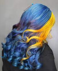Many a beauty blogger swears by this toning rinse recipe—two cups of vinegar with 10 to 15 drops of blue and red (or just purple) food coloring—to counteract undesirable yellow tones in their blonde hair, and the photos seem to be evidence to its efficacy. Blue And Yellow Hair Yellow Hair Hair Pastel Hair