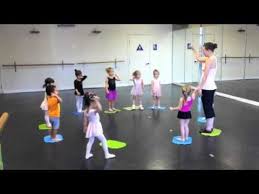 Itty Bitty Ballet Creative Dance Ages 2 5 3 5 Years Old At Studio 8 Dance Danza Creativa Danza Y Baile Videos De Danza