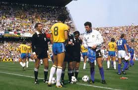 Si miramos el salario mínimo en reales brasileños, que es la moneda oficial en brasil, podemos ver que este año fue de 1.100 reales. Cuartos Final Mundial Espana 1982 Brasil 2 3 Italia