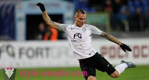 Itu dia sejumlah teknik dasar sepakbola beserta gambar dan penjelasannya. Pemain Bola Sepak Anton Zabolotny Biografi Gambar Kerjaya