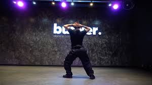 POSE @daddyyankee , 🧠: @belennoelig , que desafió esta coreo porfavor,  gracias por esta pasadita hermosa, sos increíble vos y tus clases ✨🩷,  📍@bunkerdancebasement