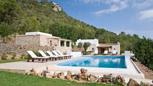 Wir vermitteln fincas und apartments auf ibiza zur vermietung in allen preisklassen, größen und in sämtlichen regionen der insel. Ihre Luxusvilla Auf Ibiza Mieten Sie Eine Villa Auf Ibiza Auf Der Gesamten Insel Bieten Wir Elegante Prestigetrachtige Hauser Villanovo