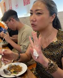 Having dinner with Carrie Tan at Brooks.