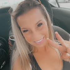 Cassandra Barlow's Instagram, Twitter & Facebook