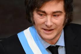 Argentina libera que população use dólares sem declarar origem