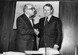 Born in 1976, duque grew up when the drug baron pablo escobar's medellín cartel was at the height. El Fantasma De Turbay Ayala Que Ronda La Casa De Narino Las2orillas