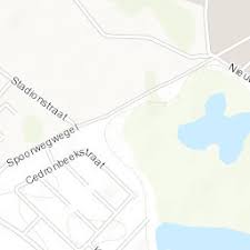 De hoofdingang bevindt zich achter het voormalige stationsgebouw, thans een gemeentelijk ontmoetingscentrum. Stekene Het Steengelaag Oost Vlaanderen Waarnemingen Be