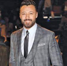 مؤرشف من الأصل في 13 يوليو 2017. Ø¨Ø§Ù„ÙÙŠØ¯ÙŠÙˆ Ù…ÙˆØ§Ù‚Ù Ø·Ø±ÙŠÙØ© ØªØ¹Ø±Ø¶ Ù„Ù‡Ø§ Ø§Ù„Ù…Ø·Ø±Ø¨ Ø£Ø­Ù…Ø¯ ÙÙ‡Ù…ÙŠ Ø¨Ø³Ø¨Ø¨ Ø¨Ø·Ù„ ÙÙŠÙ„Ù… Ø§Ù„ÙƒÙˆÙŠØ³ÙŠÙ† Ù…Ø¬Ù„Ø© Ù‡ÙŠ