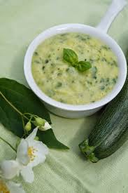 Les Recettes De Kelou Des Recettes Simples Et Gourmandes Pour Mettre Du Bonheur Dans L Assiette Puree De Courgette Recettes De Cuisine Recette Avec Courgette