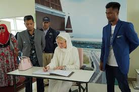 Kehadiran cik puan sofie louise johansson curi tumpuan. Maafsebut Yang Berbahagia Cik Puan Sofie Louise Johansson ÙÙŠØ³Ø¨ÙˆÙƒ