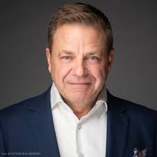 I am thrilled to announce that a new collaboration with Jochen De Smet is  currently underway. More details will follow soon — stay tuned!