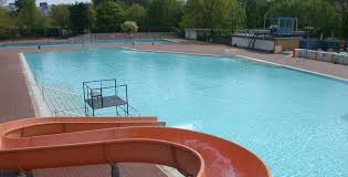 Ein Freibad Der Berliner Bader Sommerbad Kreuzberg Freibad Berlin Freibad Bad