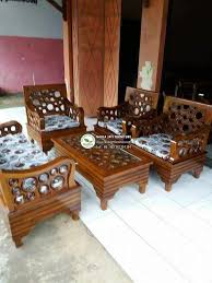 Kursi makan ini disukai karena penampilannya yang sederhana, menggunakan material kayu jati, kaki melengkung sederhana , memberikan kesan sederhana tetapi lebih mewah, elegan, dan cantik apa adanya. Kursi Tamu Minimalis Meteor Kursi Jati Minimalis Terbaru Sofa Jati Minimalis Jepara Wooden Sofa Set Designs Wooden Sofa Designs Wooden Sofa Set