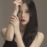 Kim Dahm's Instagram, Twitter & Facebook