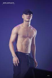 Saw something that caught your attention? 10 Heart Stopping Times Got7 Members Revealed Their Abs