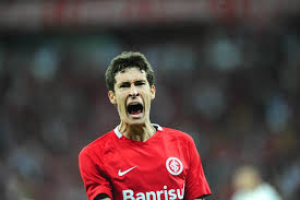 Currently in sport club internacional. Internacional Rodrigo Dourado Nao Treina E Deve Ser Desfalque Contra A Chape