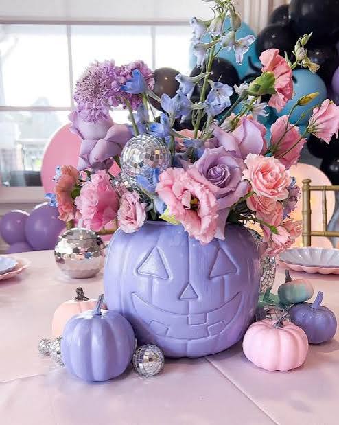 Halloween table decorations pink party | Pastel halloween themed party decorations, Pink halloween tablescape, Purple halloween