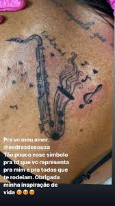 Com esse argumento, o fotógrafo sergio santoian e a maquiadora louise helène vêm convidando famosos a posarem. Video Gretchen Faz Tatuagem Em Homenagem A Esdras E Rebate Criticas Com 60 Anos Posso Fazer O Que Eu Quiser