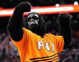 Hier soir lors du match face aux washington wizards, la mascotte des phoenix suns a été vue en train de plonger sur le terrain en plein match. Quelles Sont Les 10 Mascottes De Sport Les Plus Celebres Au Monde Paperblog