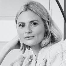 Hannah Moseley's Instagram, Twitter & Facebook