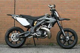 honda crf250 chassis with 500cc 2 stroke engine intalled it s kill you but be fun till that point モトクロスバイク モタード オフロードバイク