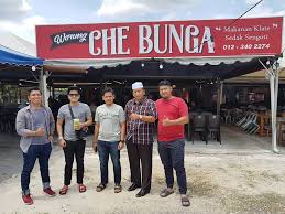 We arrived unannounced at warung kita @ kg melayu sungai buloh to check out their food after communicating with manager mohd tarmin fauzi nearly a month prior. Kedai Makan Tengah Hari Di Sungai Buloh Tripjalan