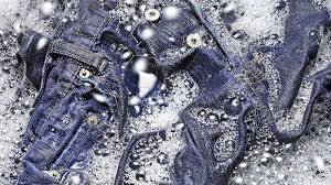 Pada waktu malam, dia memakai seluar jeans beserta baju t dan menjalani ritual keagamaan seperti biasa. Bimbang Warna Seluar Jeans Anda Luntur Ini 5 Tip Penjagaan Seluar Jeans Yang Anda Perlu Tahu Oh Media