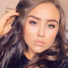 Chloe Lee's Instagram, Twitter & Facebook