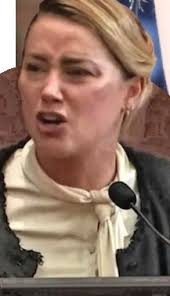 Heard går vidare från deppiga rättsbråket: ”amber lever sitt bästa liv!”