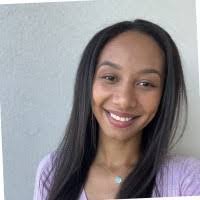 Laura Wallenburg's Instagram, Twitter & Facebook