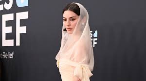 Gracie Abrams Grammys Photos Prove She Can Be Next Chanel Bride -  theFashionSpot