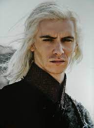 Game of Thrones Photo: Viserys Targaryen | Harry lloyd, Character  inspiration, Portrait