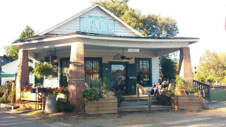 Fried Green Tomatoes at the Whistle Stop Cafe – Some Kinda Good®